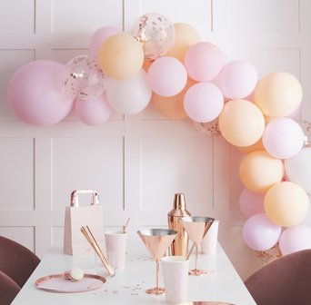 Arche de ballons p&ecirc;che et roses